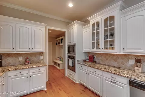 Kitchen - 110 Grayhawk Dr, Madison, MS 39110 photo 3 of 8
