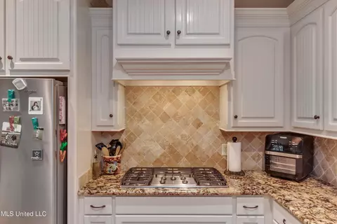 Kitchen - 110 Grayhawk Dr, Madison, MS 39110 photo 7 of 8