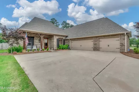 Exterior - 110 Grayhawk Dr, Madison, MS 39110 photo 2 of 16