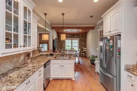 Kitchen - 110 Grayhawk Dr, Madison, MS 39110 photo 8 of 8