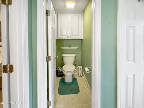 Bath - 310 Afton Dr, Brandon, MS 39042 photo 2 of 3