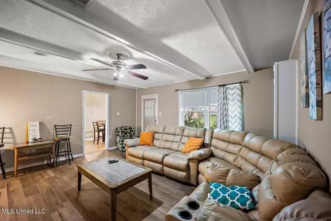 Living - 20 Crosswoods, Brandon, MS 39042 photo 1 of 1