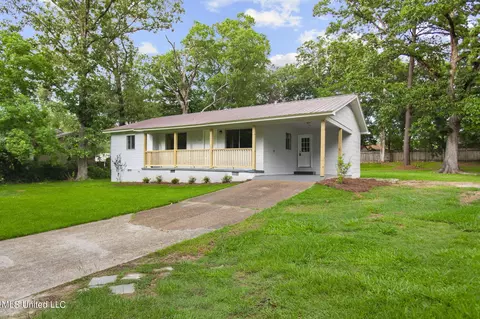 212 Charline Dr, Pearl, MS 39208