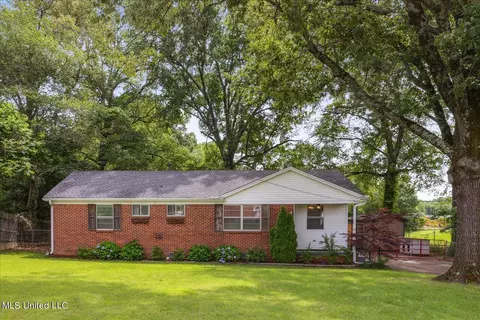 7346 Woodland Dr, Olive Branch, MS 38654