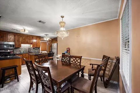 Dining - 152 Holly Hill Dr, Jackson, MS 39212 photo 1 of 1