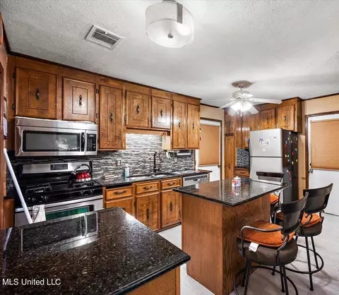 Kitchen - 152 Holly Hill Dr, Jackson, MS 39212 photo 1 of 1