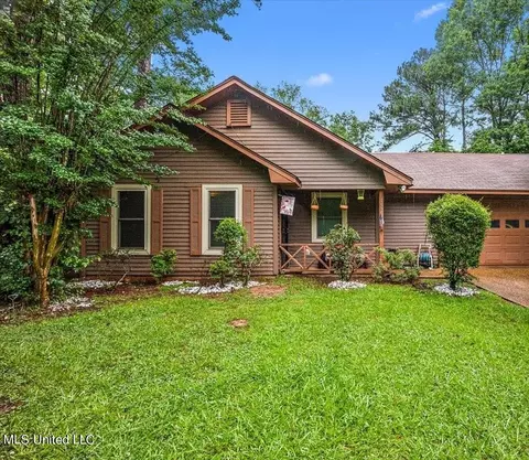 152 Holly Hill Dr, Jackson, MS 39212