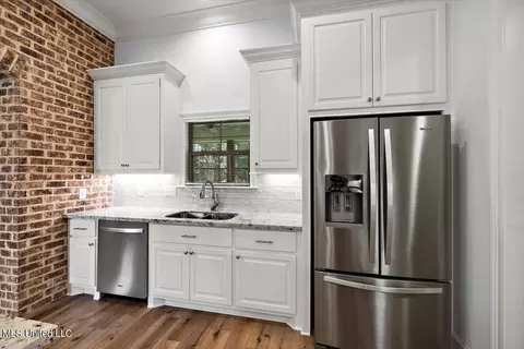 Kitchen - 228 Crestwood Pl, Madison, MS 39110 photo 2 of 2