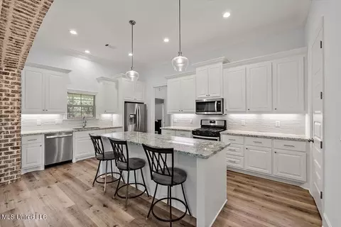 Kitchen - 228 Crestwood Pl, Madison, MS 39110 photo 1 of 2