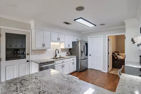 Kitchen - 409 Parkway Rd, Brandon, MS 39047 photo 1 of 4