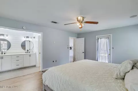 Bedroom - 409 Parkway Rd, Brandon, MS 39047 photo 2 of 4