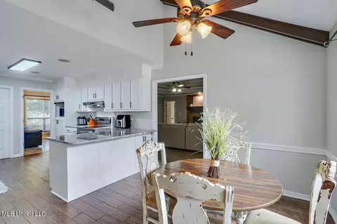 Dining - 409 Parkway Rd, Brandon, MS 39047 photo 2 of 2
