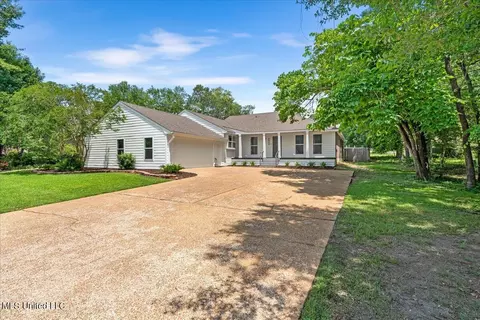 8828 Manoo Pl, Diamondhead, MS 39525