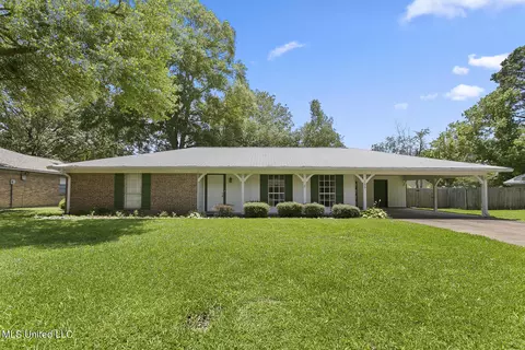 155 Cypress Dr, Madison, MS 39110