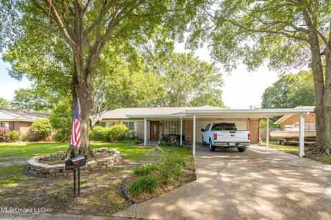 2710 Convent Ave, Pascagoula, MS 39567