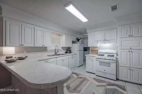 Kitchen - 3731 Brinkley Dr, Jackson, MS 39213 photo 1 of 4