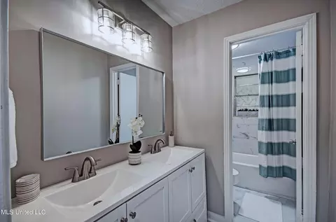 Bath - 3731 Brinkley Dr, Jackson, MS 39213 photo 1 of 4