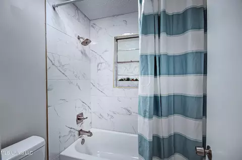 Bath - 3731 Brinkley Dr, Jackson, MS 39213 photo 2 of 4
