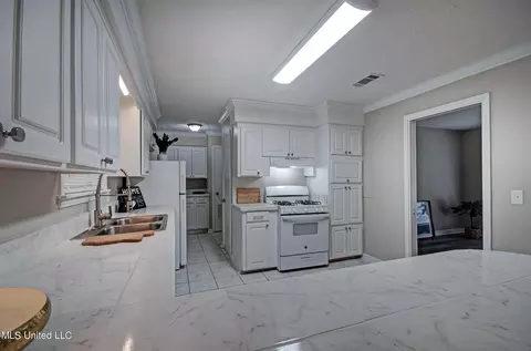 Kitchen - 3731 Brinkley Dr, Jackson, MS 39213 photo 2 of 4