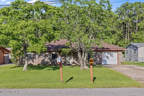 850 Vee St, Biloxi, MS 39532