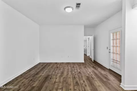 Living - 602 Forest Point Dr, Brandon, MS 39047 photo 6 of 6