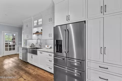 Kitchen - 602 Forest Point Dr, Brandon, MS 39047 photo 3 of 6