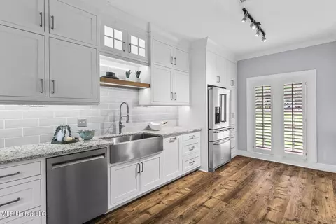 Kitchen - 602 Forest Point Dr, Brandon, MS 39047 photo 2 of 6