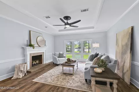 Living - 602 Forest Point Dr, Brandon, MS 39047 photo 2 of 6