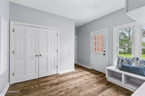 Entry Way - 602 Forest Point Dr, Brandon, MS 39047 photo 5 of 9