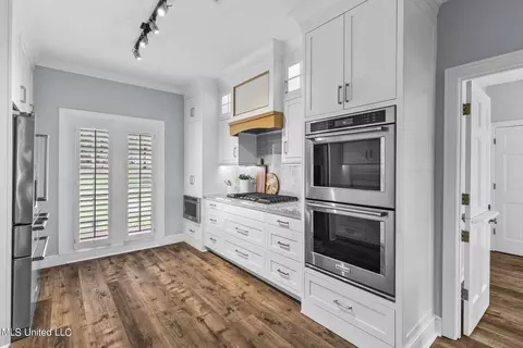Kitchen - 602 Forest Point Dr, Brandon, MS 39047 photo 4 of 6