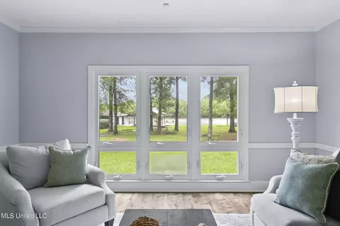 Living - 602 Forest Point Dr, Brandon, MS 39047 photo 4 of 6