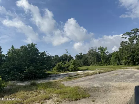329 Ballentine St, Bay Saint Louis, MS 39520
