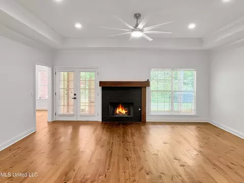 Living - 112 Darrowsby Pl, Madison, MS 39110 photo 2 of 2