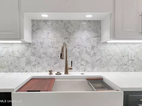 Kitchen - 112 Darrowsby Pl, Madison, MS 39110 photo 3 of 3