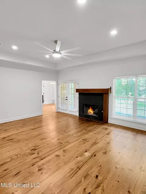 Living - 112 Darrowsby Pl, Madison, MS 39110 photo 1 of 2