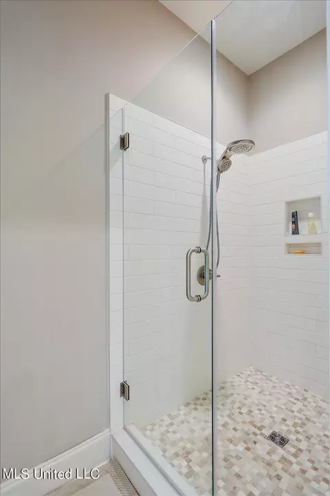 Bath - 636 Cedar Hill Rd, Flora, MS 39071 photo 4 of 8