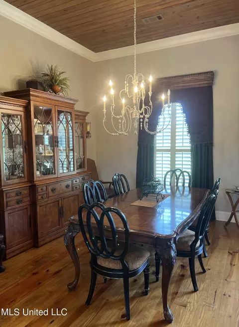 Dining - 186 Slade Rd, Morton, MS 39117 photo 1 of 4