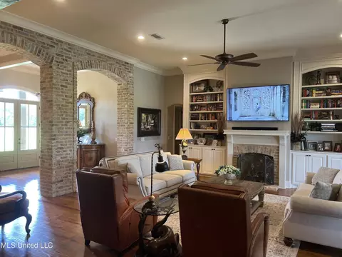 Living - 186 Slade Rd, Morton, MS 39117 photo 2 of 3