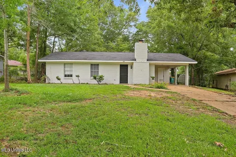605 Highland Dr, Ridgeland, MS 39157