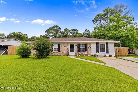 2507 Tracy St, Gulfport, MS 39503