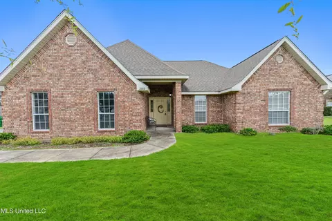 3103 Village Cir, Ocean Springs, MS 39564