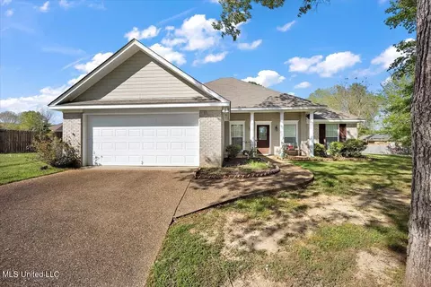 408 White Oak Cv, Florence, MS 39073