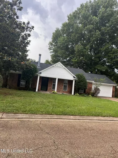 306 Hunter Dr, Senatobia, MS 38668