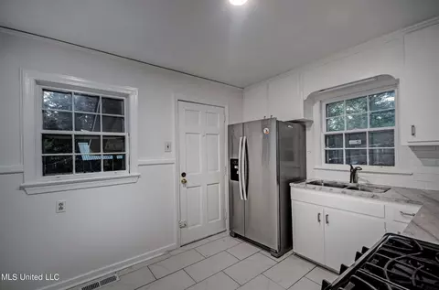 Kitchen - 105 S Park Dr, Jackson, MS 39211 photo 2 of 2