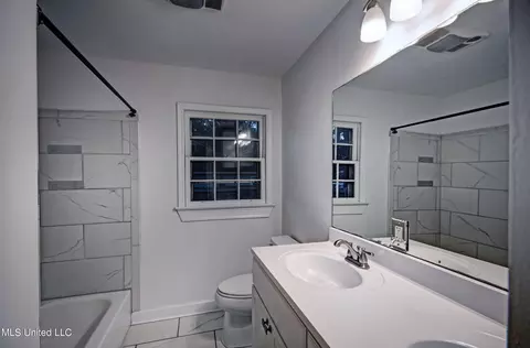 Bath - 105 S Park Dr, Jackson, MS 39211 photo 1 of 2