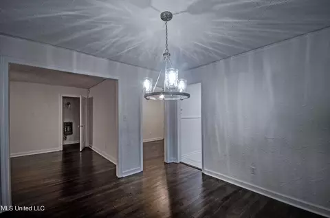 Dining - 105 S Park Dr, Jackson, MS 39211 photo 2 of 2