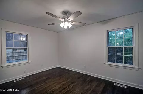 Bedroom - 105 S Park Dr, Jackson, MS 39211 photo 4 of 6