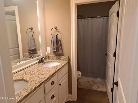 Bath - 1130 Sanctuary Dr, Brandon, MS 39042 photo 2 of 2