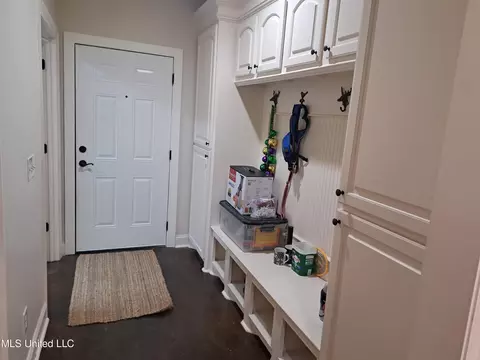 Entry Way - 1130 Sanctuary Dr, Brandon, MS 39042 photo 2 of 2