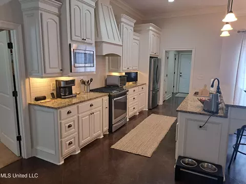 Kitchen - 1130 Sanctuary Dr, Brandon, MS 39042 photo 3 of 3